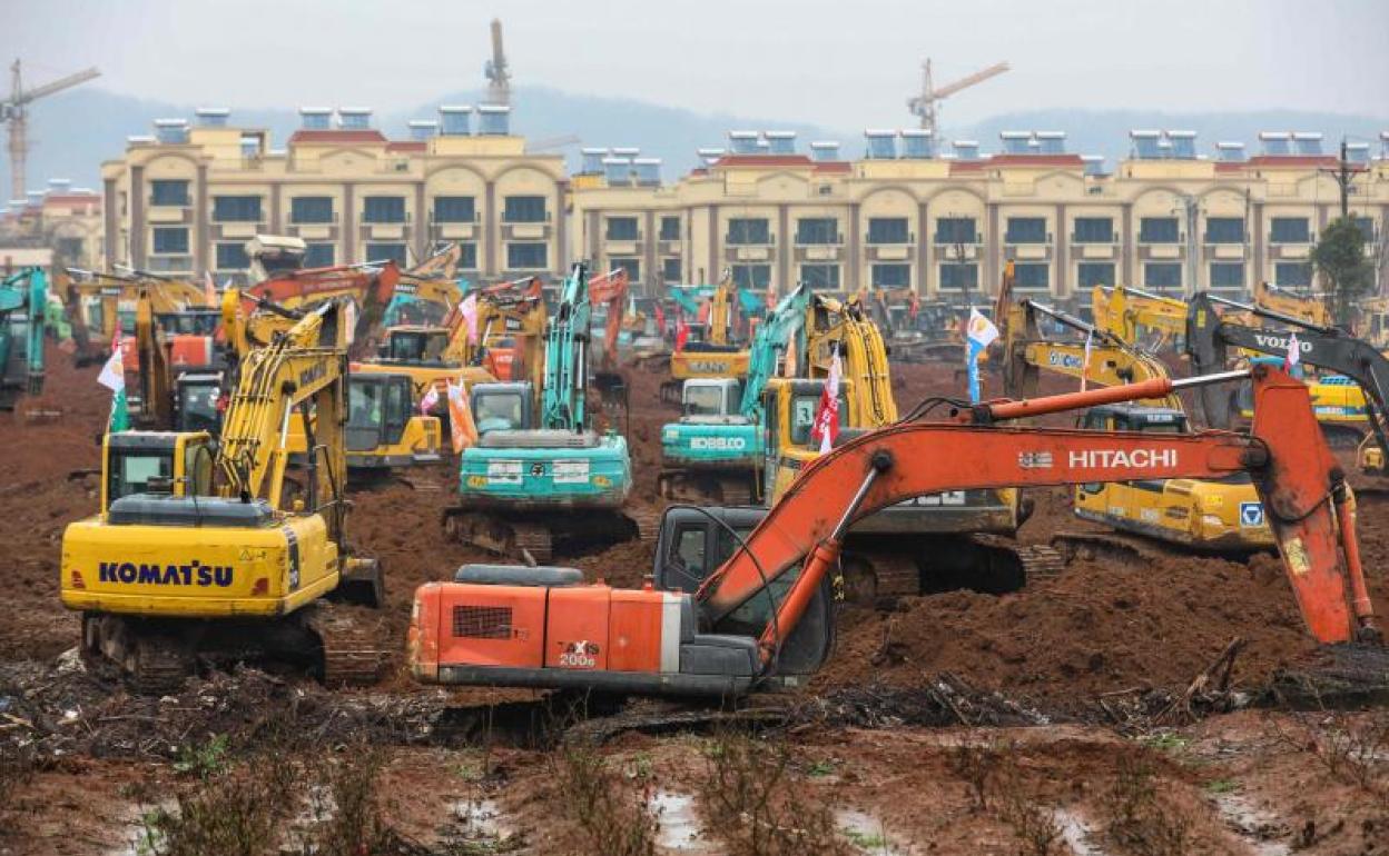 Excavadoras trabajan contra reloj