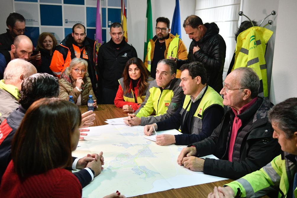 Efectos de las últimas lluvias en Campanillas. Juanma Moreno junto a Elías Bendodo y Francisco de la Torre.