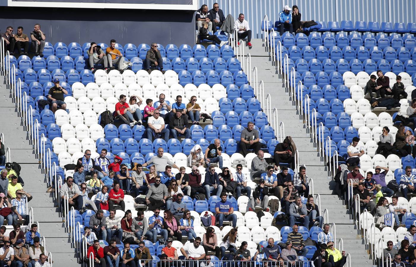 Las mejores imágenes de los aficionados que asistieron al Málaga.Mirandés (2-2)