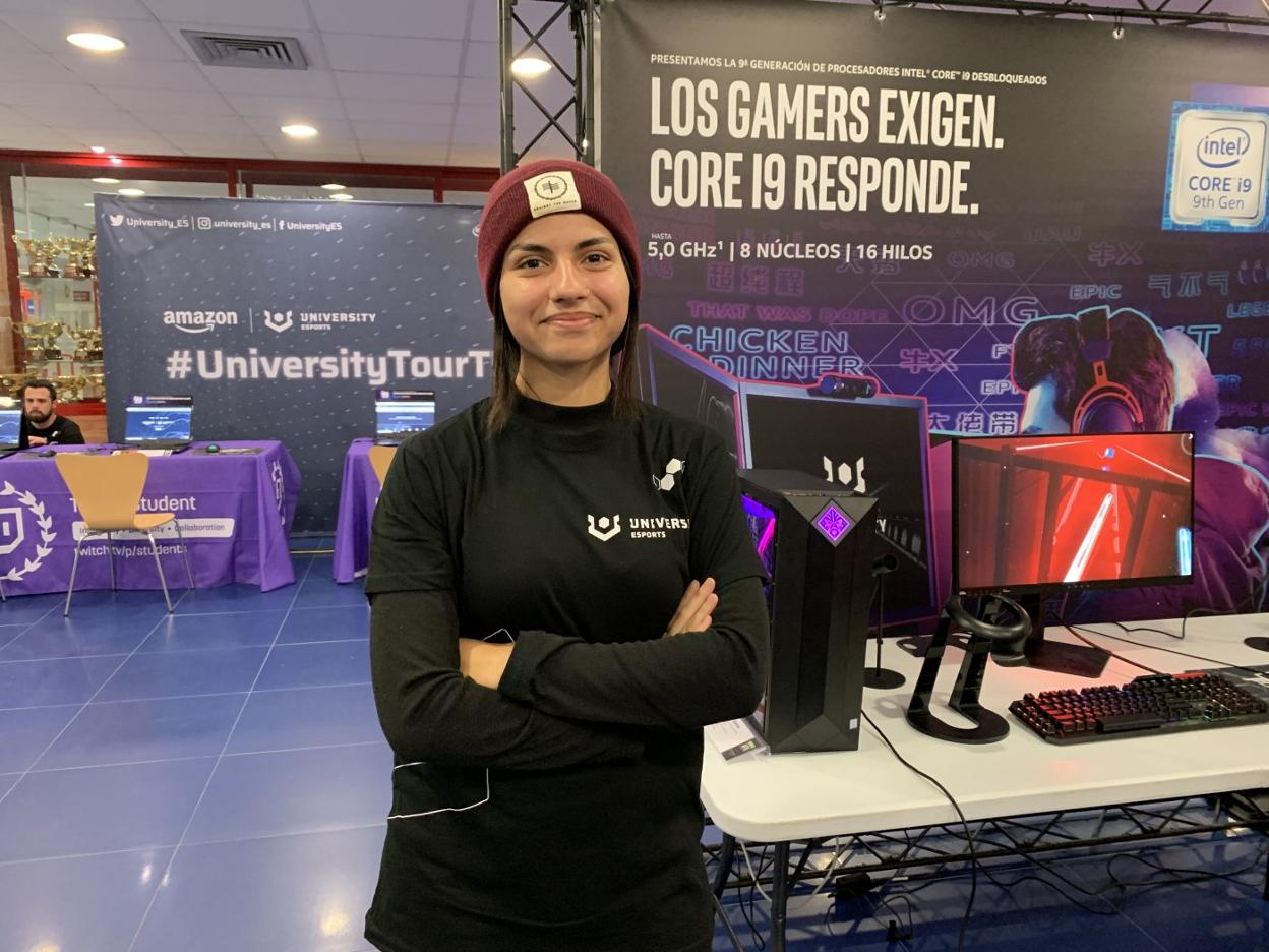 Sara Moreno, alumna de la Universidad de Málaga, en la jornada de promoción de University Esports en el Complejo Deportivo . :: cristina pinto 