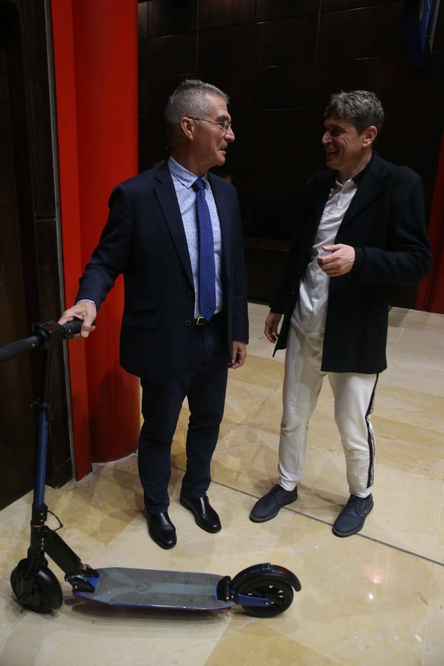 Unos 900 invitados asisten al acto, celebrado en el Palacio de Ferias de Málaga. 