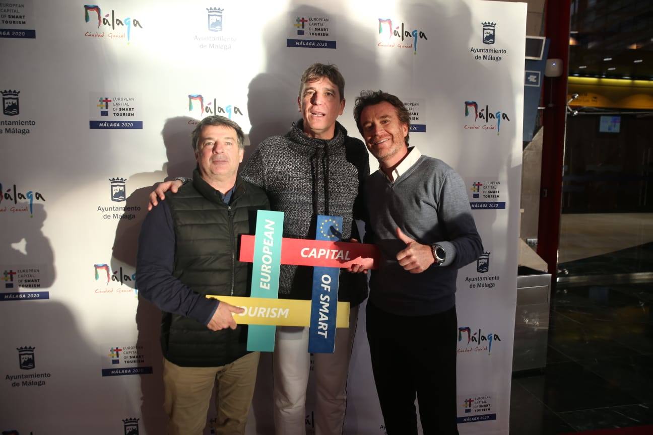 Unos 900 invitados asisten al acto, celebrado en el Palacio de Ferias de Málaga. 