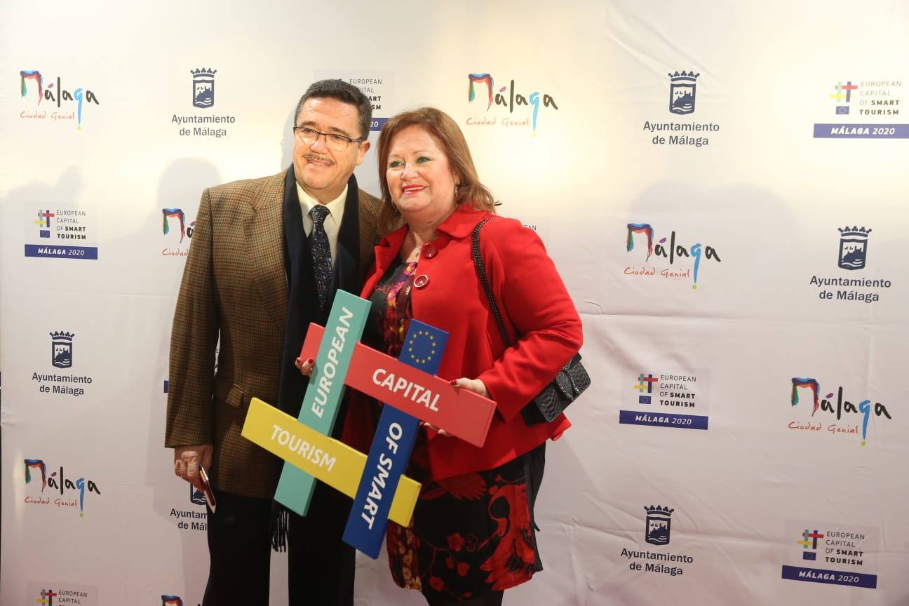 Unos 900 invitados asisten al acto, celebrado en el Palacio de Ferias de Málaga. 