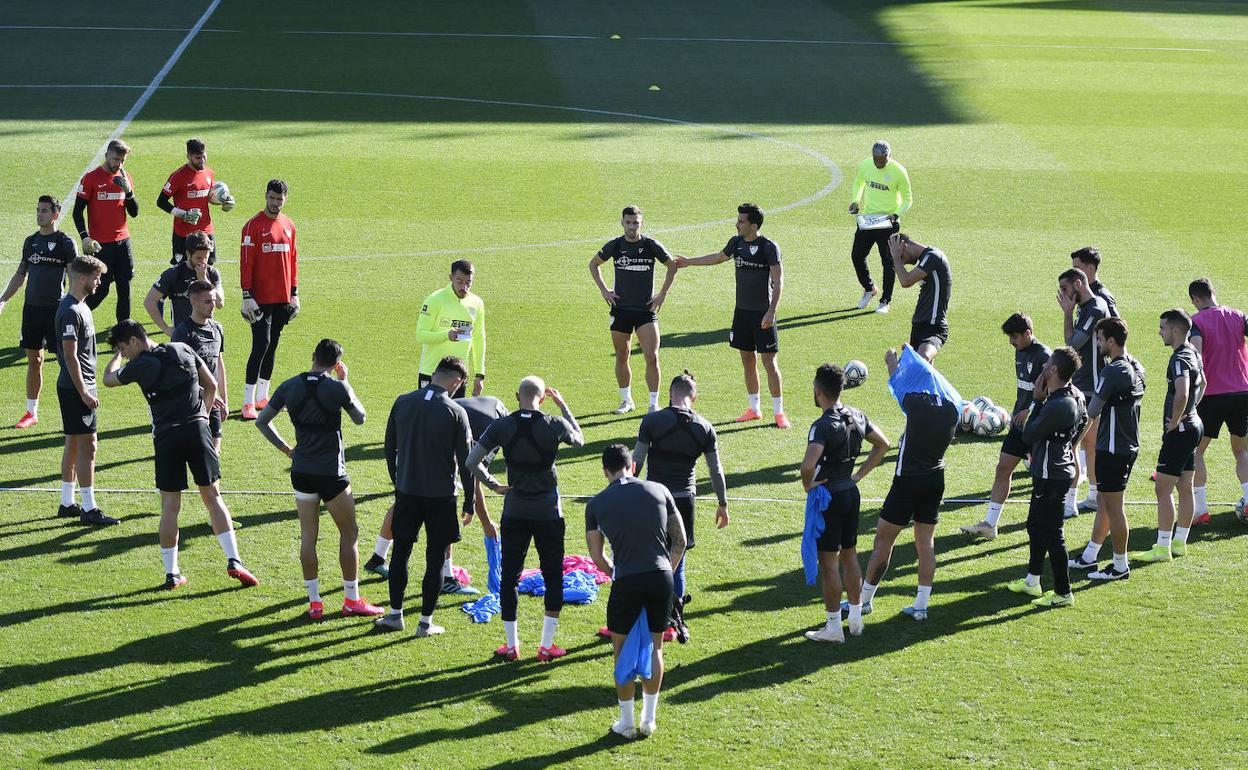 Los primeros minutos del entrenamiento del miércoles, en La Rosaleda. 