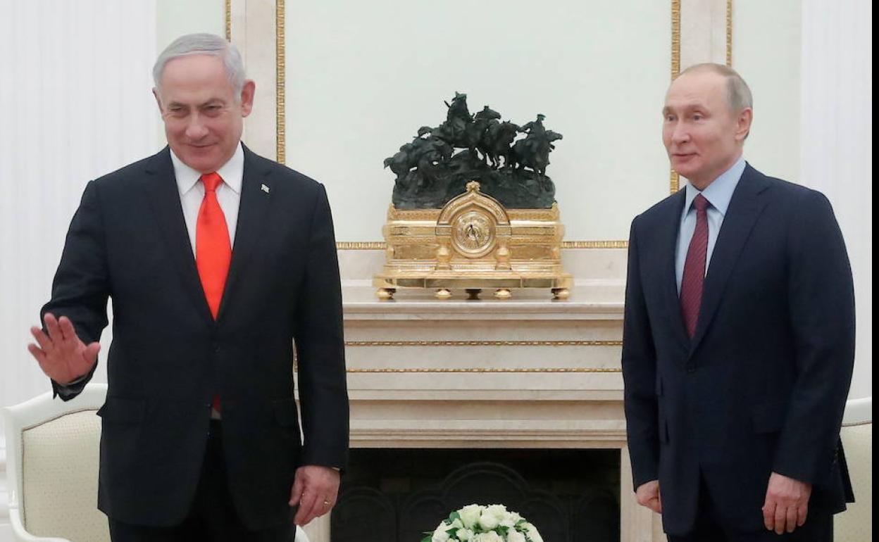 Benjamin Netanyahu, junto a Vladímir Putin. 