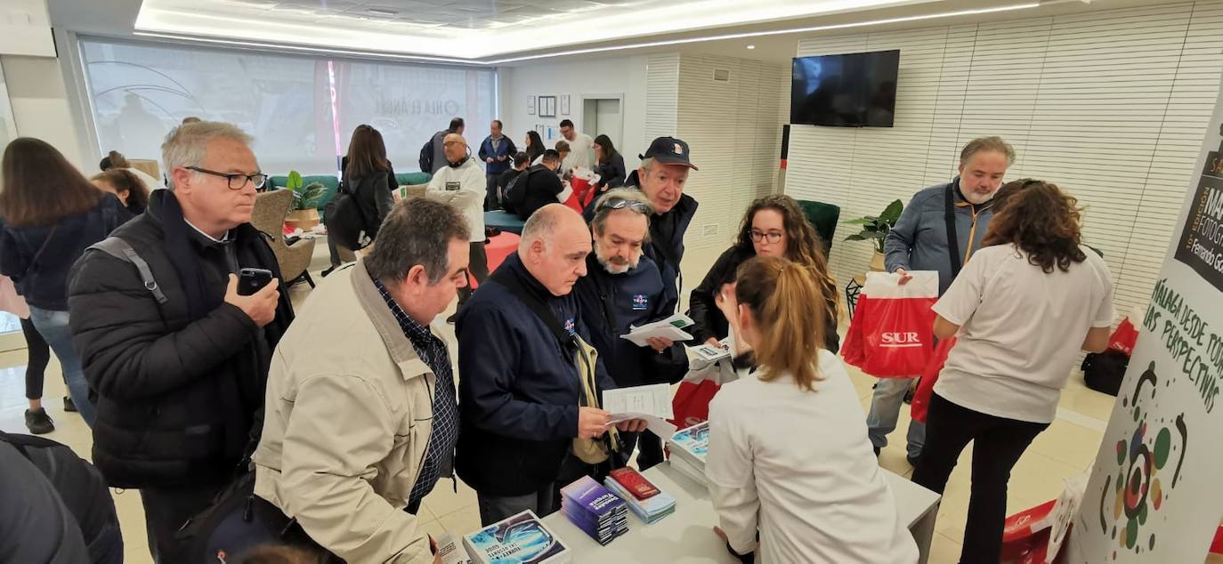 La prueba, que cumple este año su décima edición, reúne a decenas de aficionados al mundo de la imagen en Málaga para pasar una jornada lúdica y de convivencia en torno a la fotografía