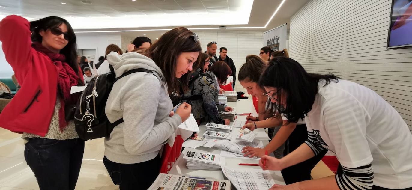 La prueba, que cumple este año su décima edición, reúne a decenas de aficionados al mundo de la imagen en Málaga para pasar una jornada lúdica y de convivencia en torno a la fotografía