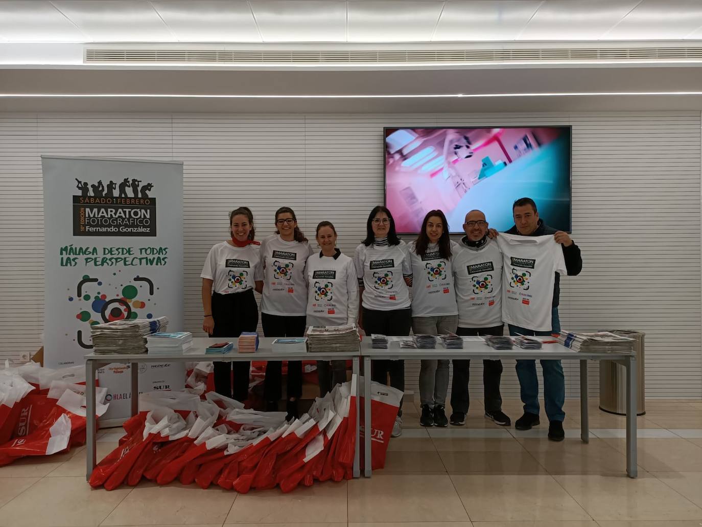 La prueba, que cumple este año su décima edición, reúne a decenas de aficionados al mundo de la imagen en Málaga para pasar una jornada lúdica y de convivencia en torno a la fotografía