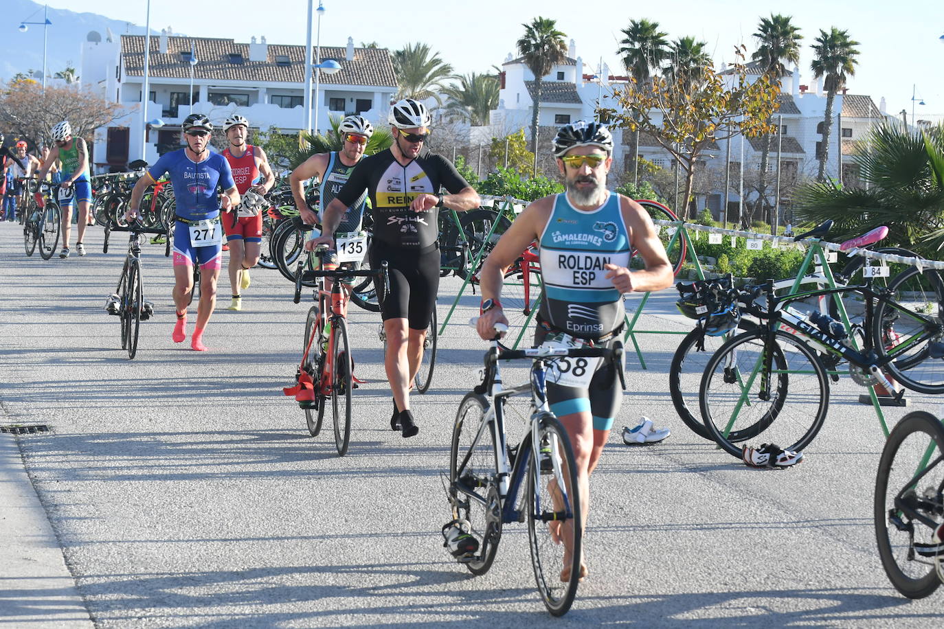 Unos 800 atletas se han dado cita en esta cita deportiva que incluye esta edición como novedad una promoción para deportistas no federados de categorías alevín e infantil