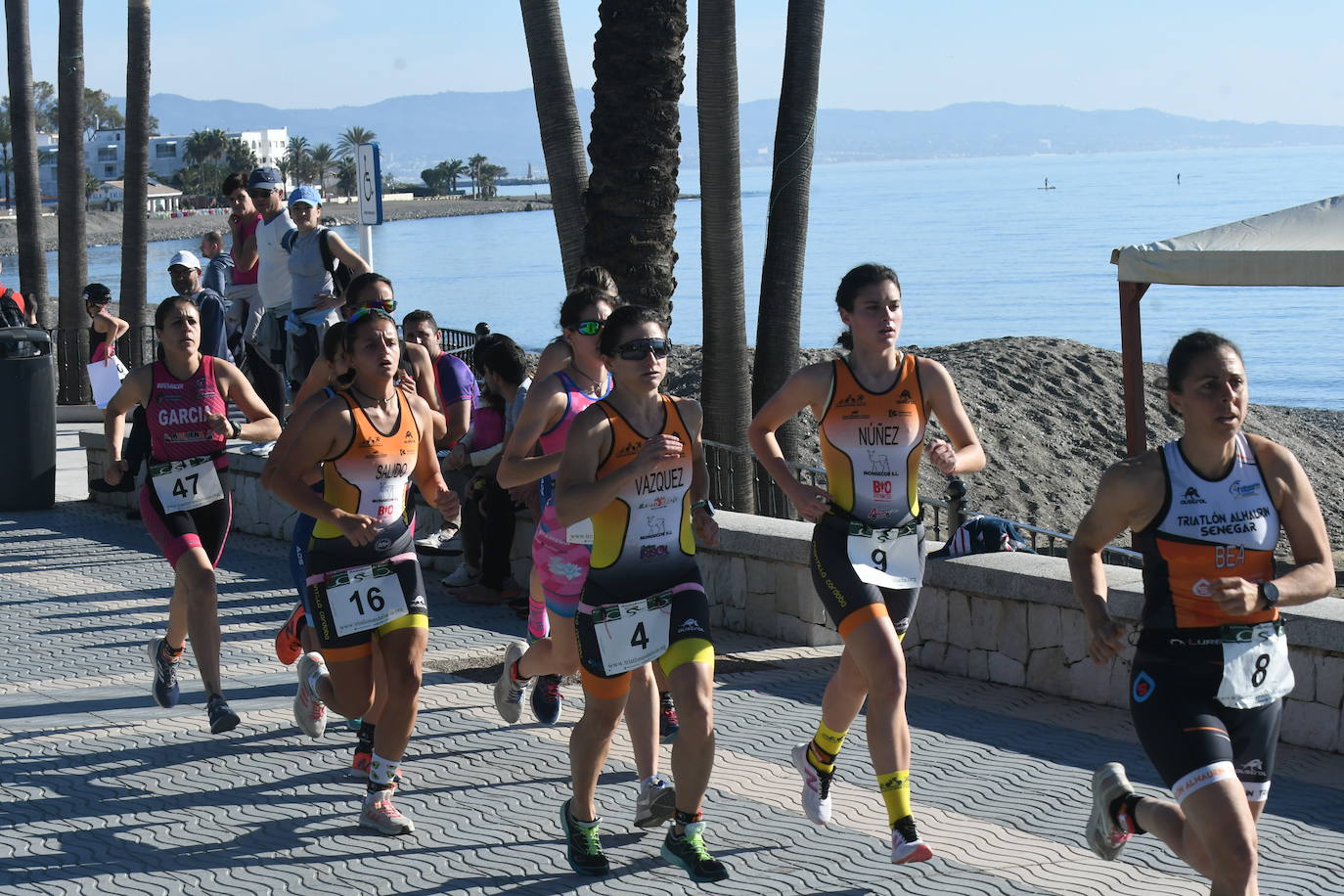 Unos 800 atletas se han dado cita en esta cita deportiva que incluye esta edición como novedad una promoción para deportistas no federados de categorías alevín e infantil