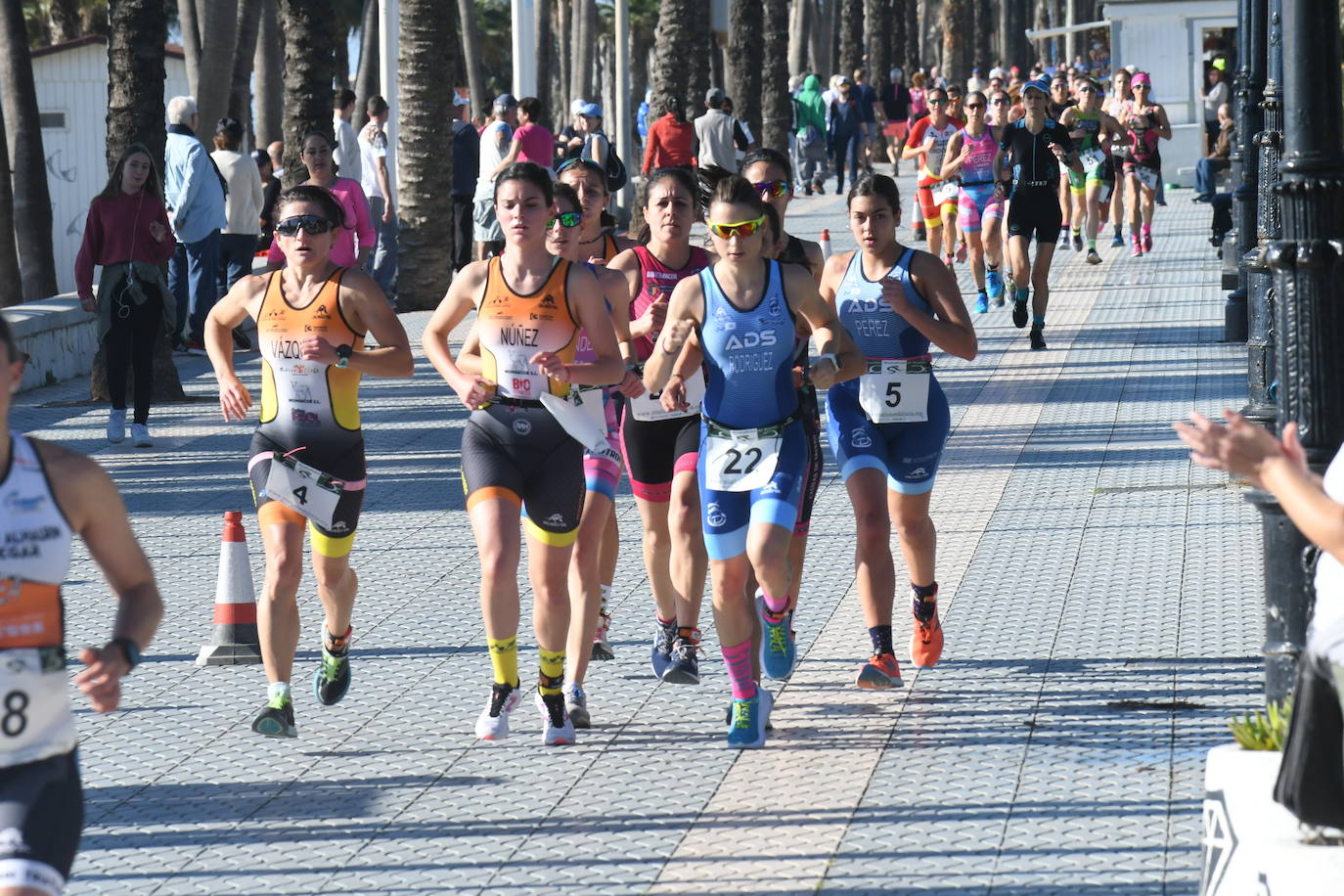 Unos 800 atletas se han dado cita en esta cita deportiva que incluye esta edición como novedad una promoción para deportistas no federados de categorías alevín e infantil