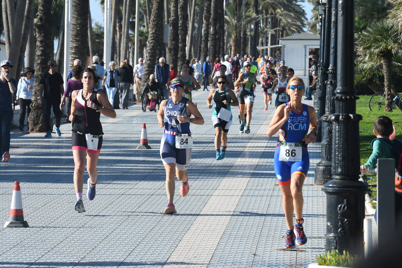 Unos 800 atletas se han dado cita en esta cita deportiva que incluye esta edición como novedad una promoción para deportistas no federados de categorías alevín e infantil