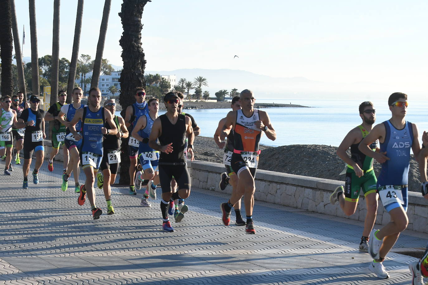 Unos 800 atletas se han dado cita en esta cita deportiva que incluye esta edición como novedad una promoción para deportistas no federados de categorías alevín e infantil