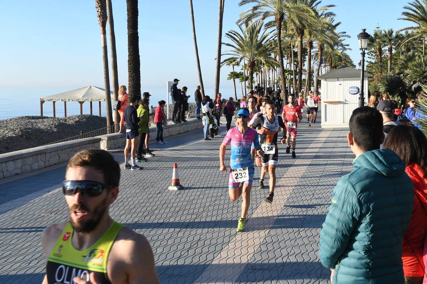 Unos 800 atletas se han dado cita en esta cita deportiva que incluye esta edición como novedad una promoción para deportistas no federados de categorías alevín e infantil