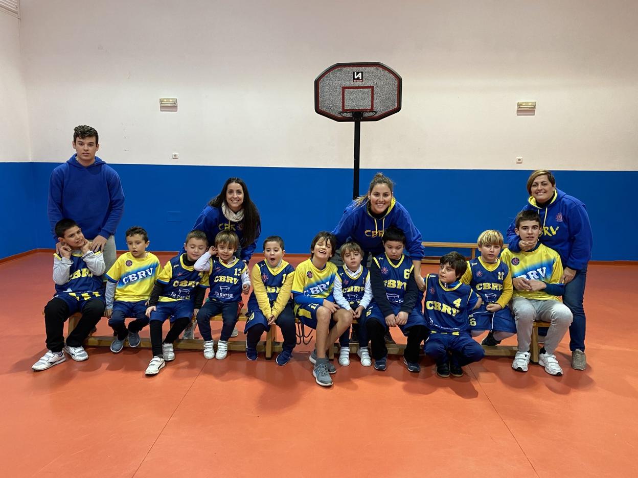 El grupo de niños con trastorno del espectro autista, en el gimnasio del colegio Carmen Martín Gaite. :: e. c.