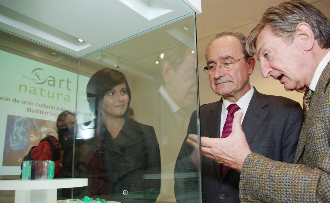 Francisco de la Torre, junto al presidente de Royal Collections, Fulgencio Alcaraz, durante la presentacción de la colección en 2008. 