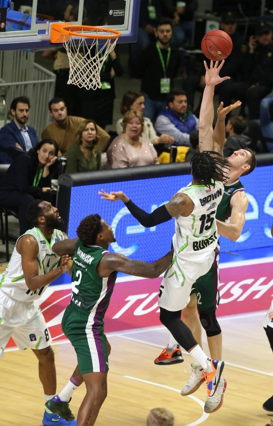 El conjunto malagueño recibió al equipo turco en un partido clave cara a la siguiente fase de la Eurocup