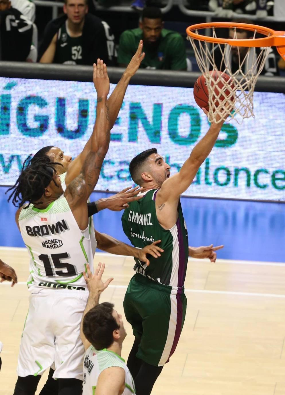 El conjunto malagueño recibió al equipo turco en un partido clave cara a la siguiente fase de la Eurocup