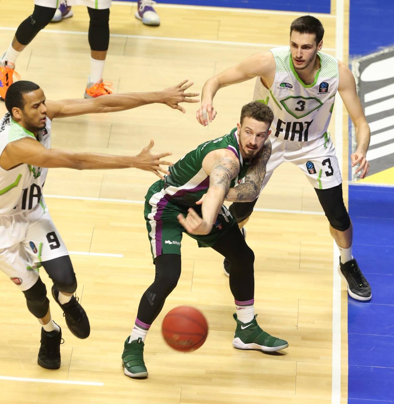 El conjunto malagueño recibió al equipo turco en un partido clave cara a la siguiente fase de la Eurocup