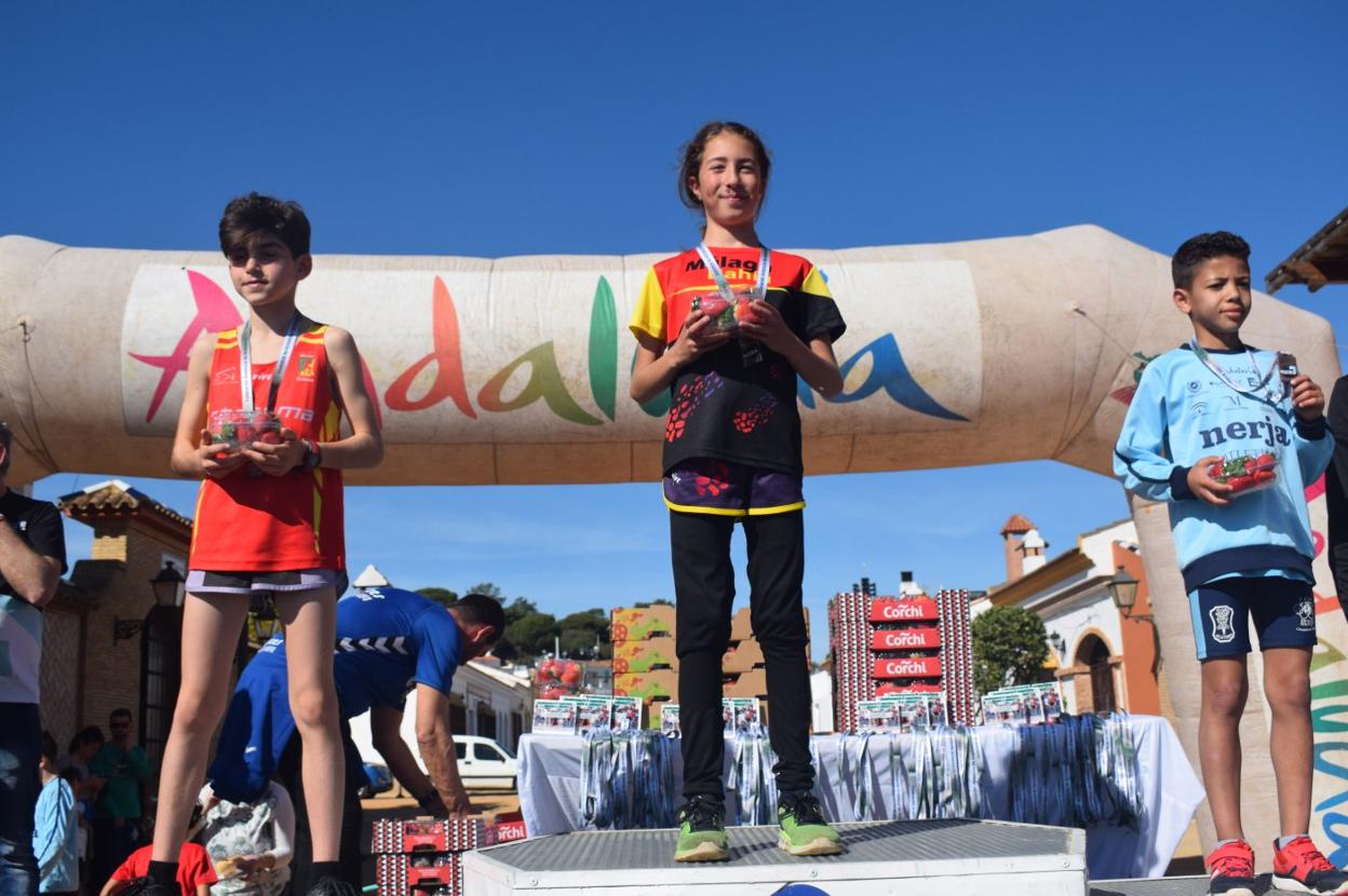 Podio alevín (sub-12) con Víctor Domínguez, Dante Argüello e Ibrahim Charrouf, en Lepe. :: sur