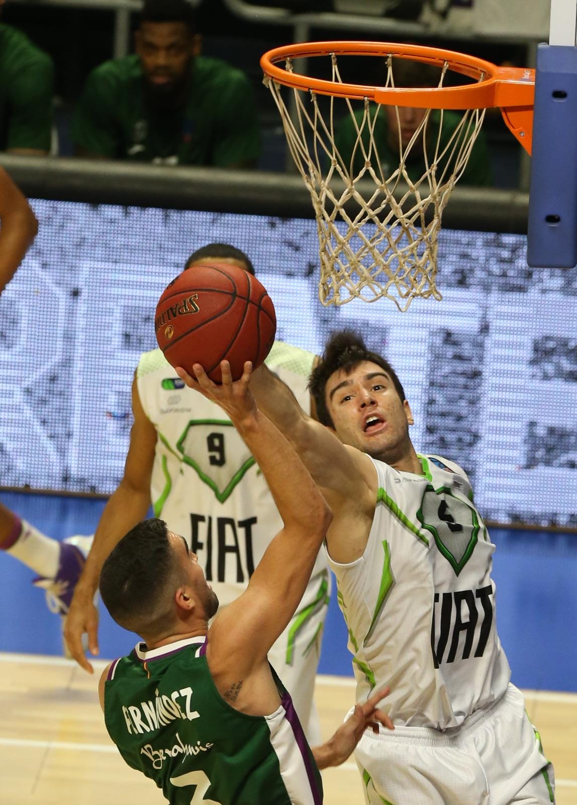 El conjunto malagueño recibió al equipo turco en un partido clave cara a la siguiente fase de la Eurocup