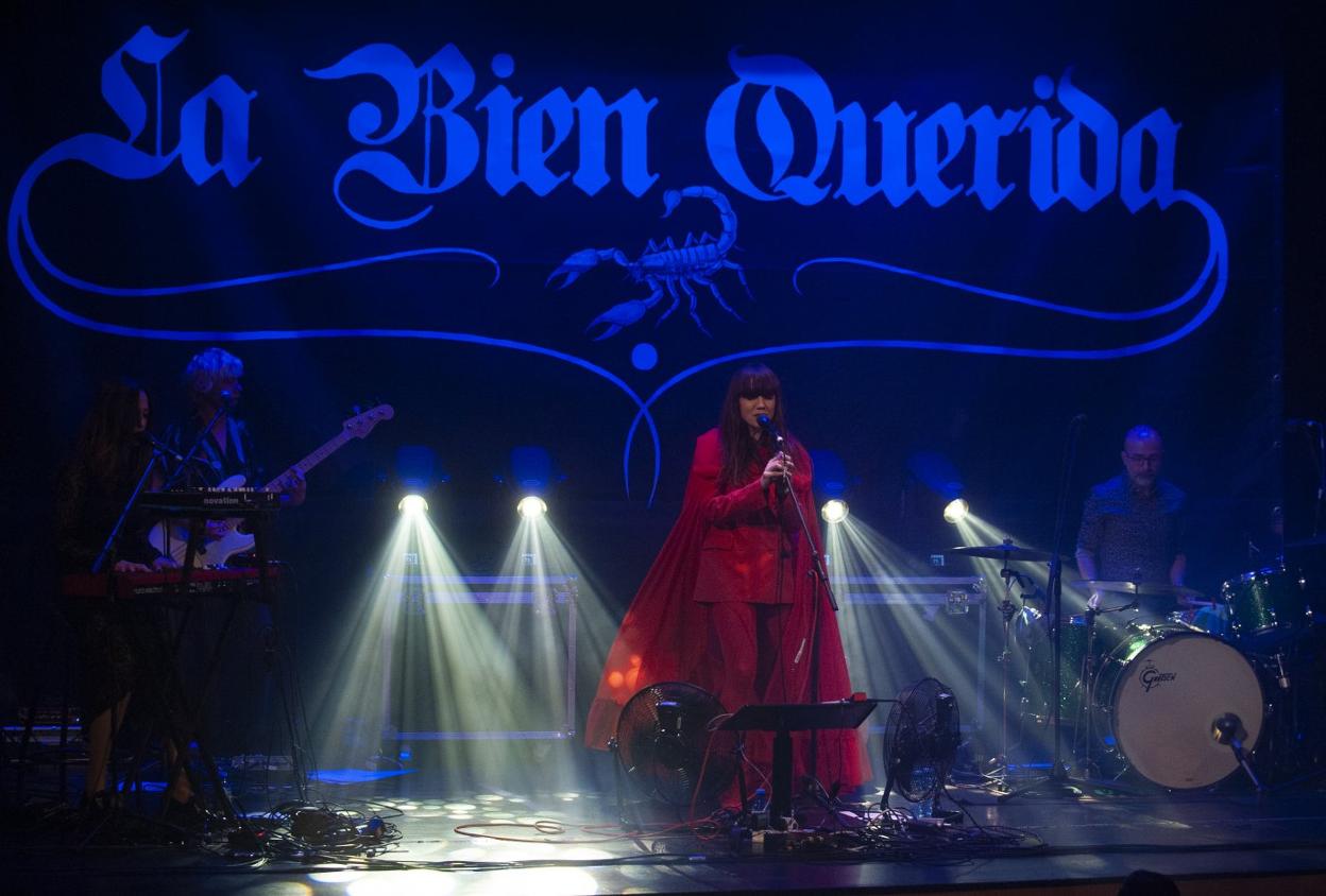 La Bien Querida, anoche durante el concierto sobre las tablas del MVA. 