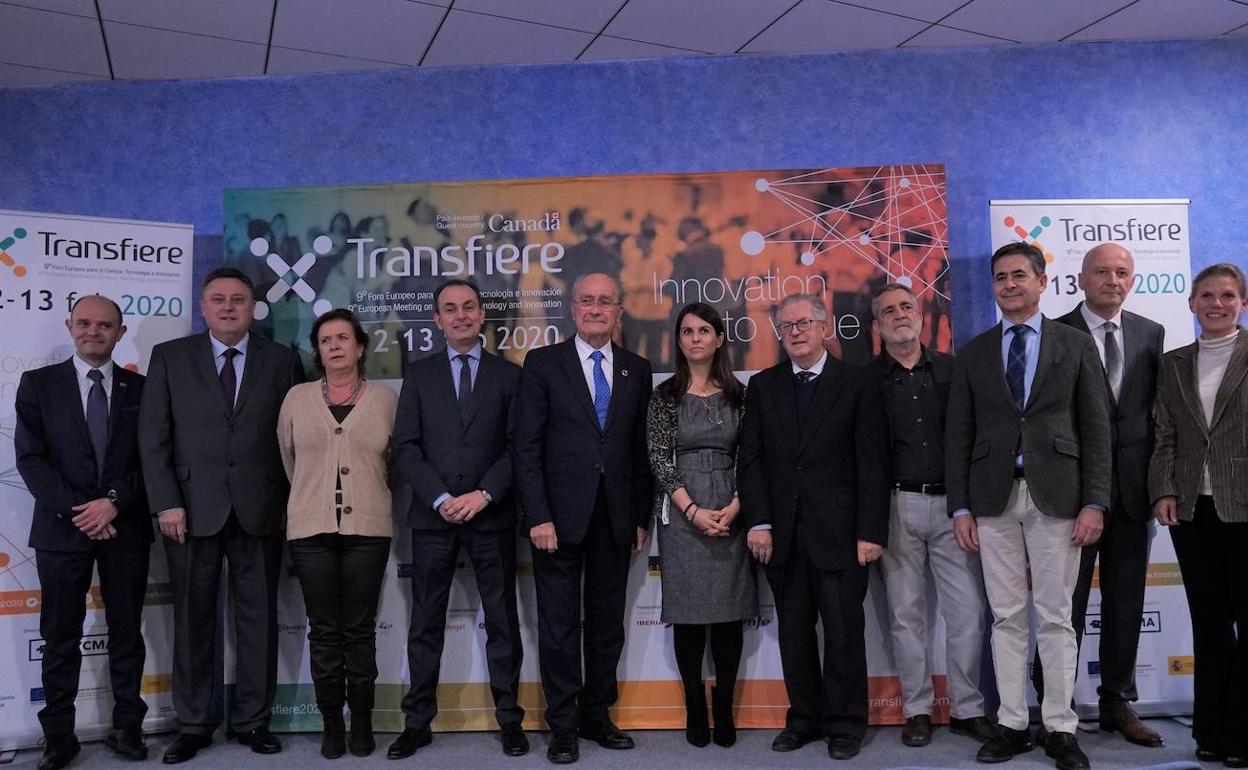 Foto de familia de los organizadores de Transfiere.