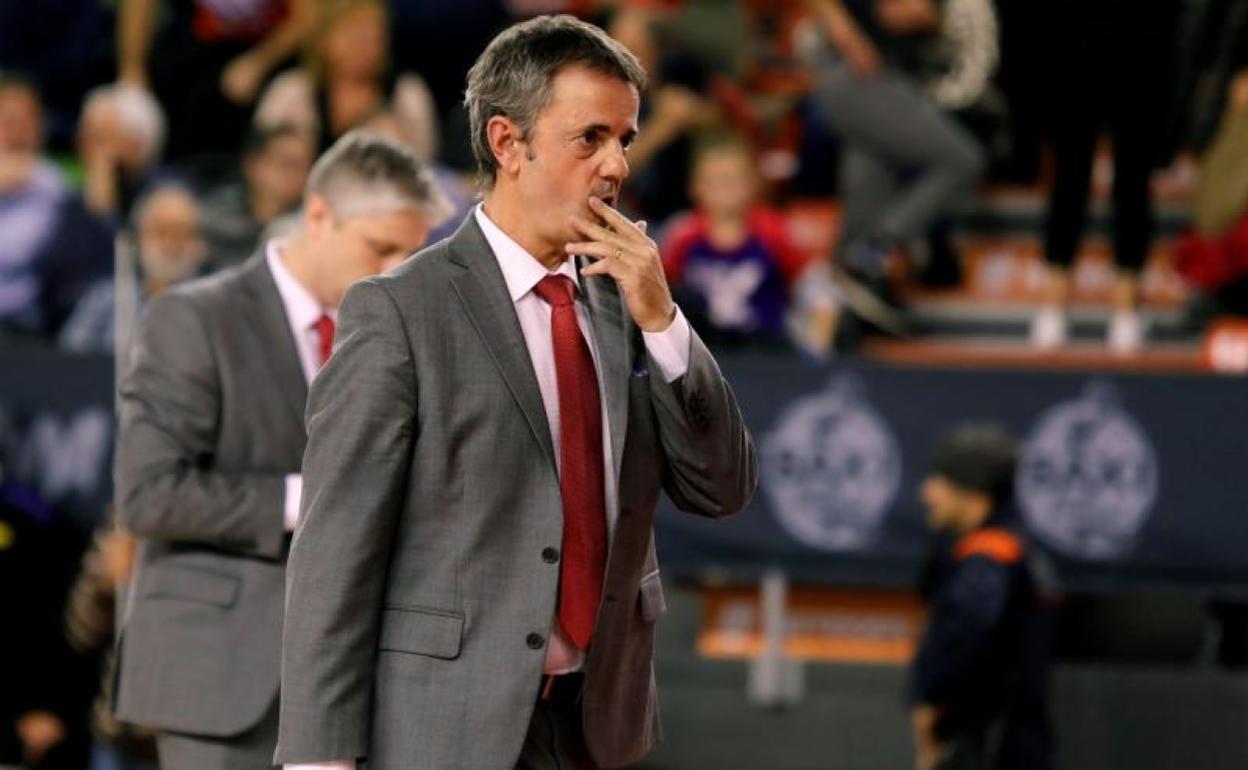El entrenador del Casemont Zaragoza, Porfirio Fisac. 