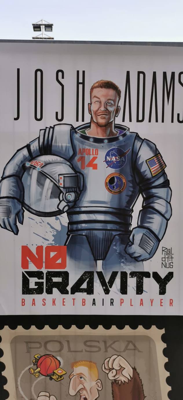 Fotos: Exposición de carteles y caricaturas de baloncesto de Jesús Roldán