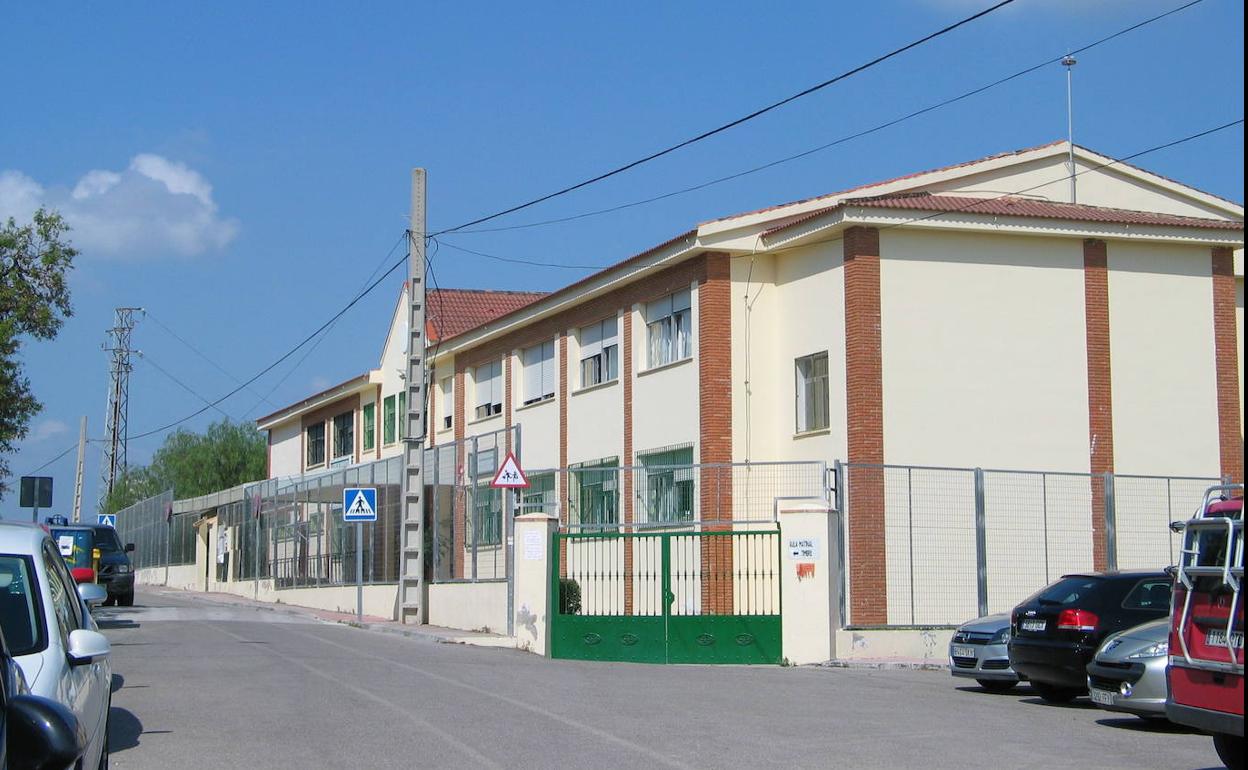 Fachada del CEIP La Mata, uno de los colegios con aulas prefabricadas.