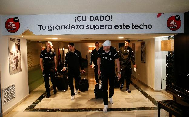 Imagen principal - Todos los equipos llegaron ayer al hotel de concentración en Torremolinos. 