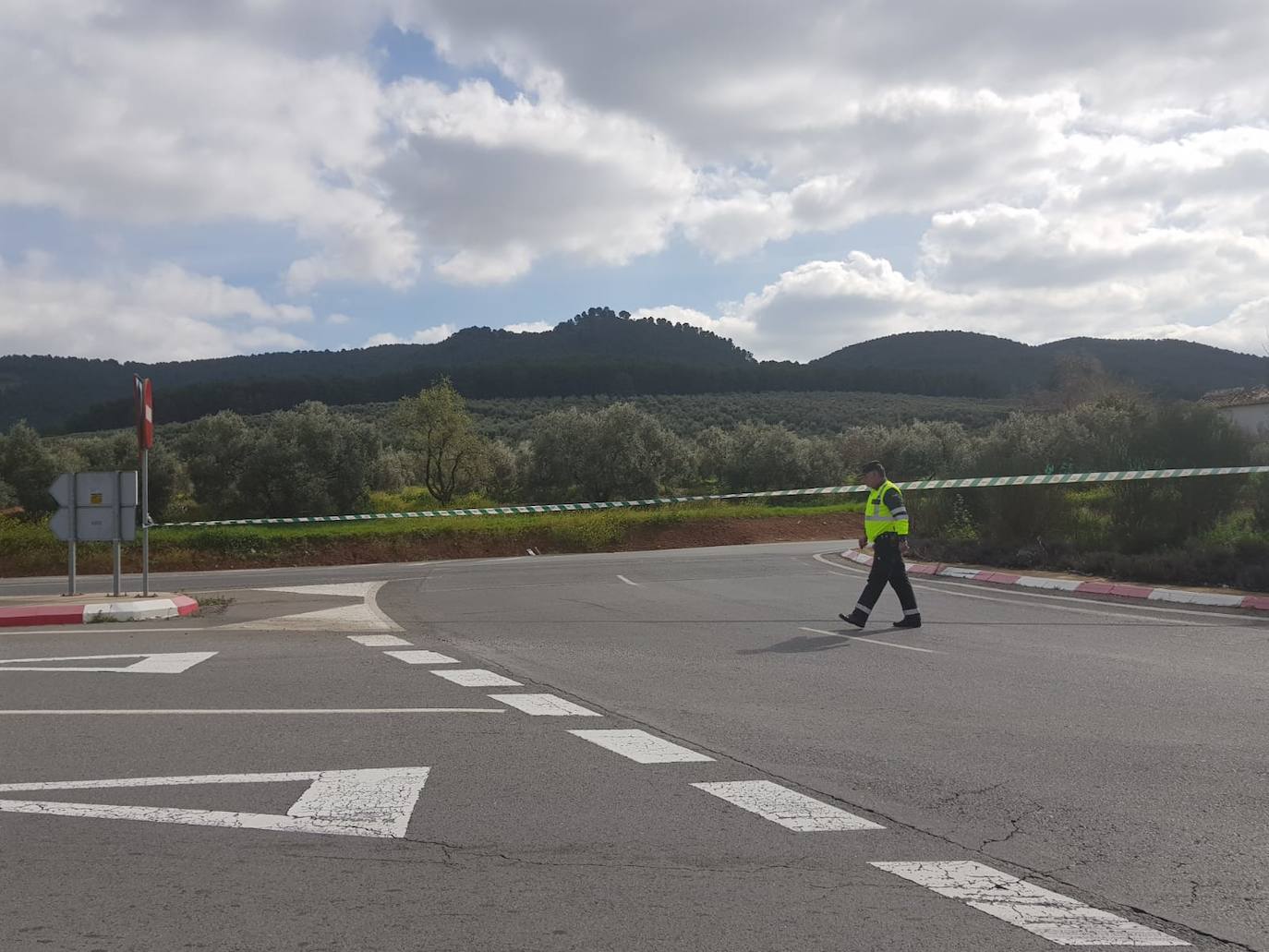 Las manifestaciones de agricultores y ganaderos que están recorriendo España desde el pasado mes de enero para protestar contra los bajos precios del aceite de oliva y de los productos hortofrutícolas han llegado a la provincia con una gran tractorada en el municipio de Antequera.