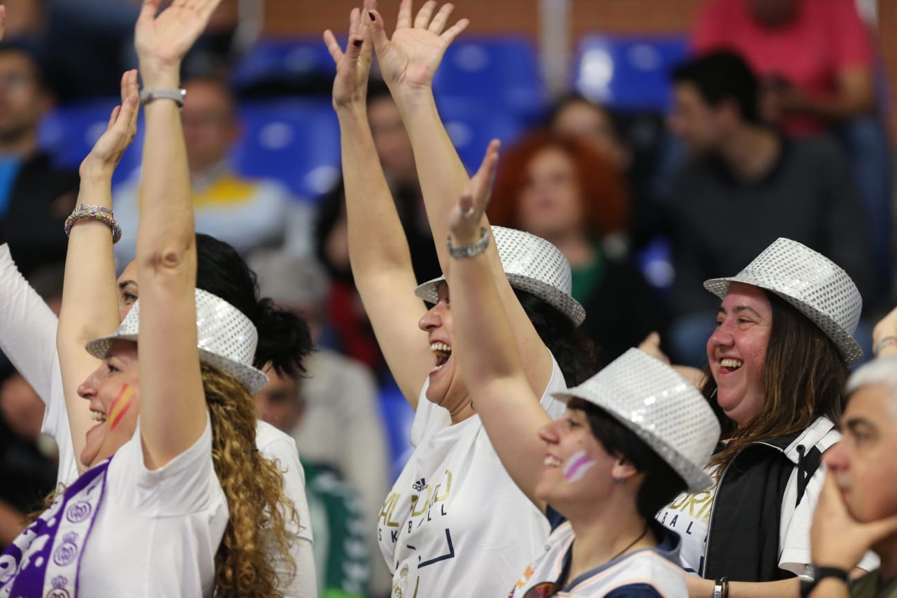 Llenazo en el Carpena para ver el Real Madrid-Valencia y el Unicaja-Andorra