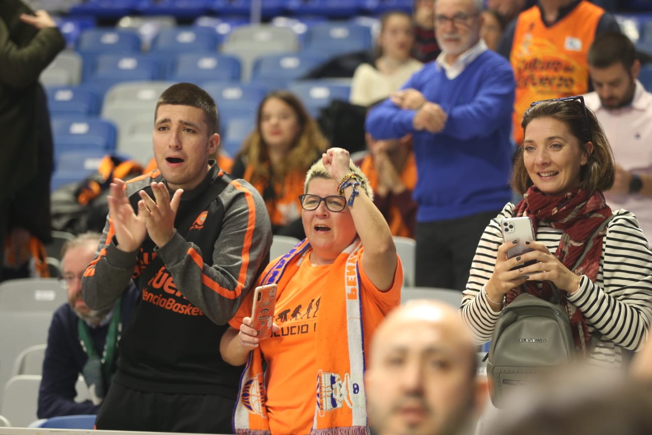 Llenazo en el Carpena para ver el Real Madrid-Valencia y el Unicaja-Andorra