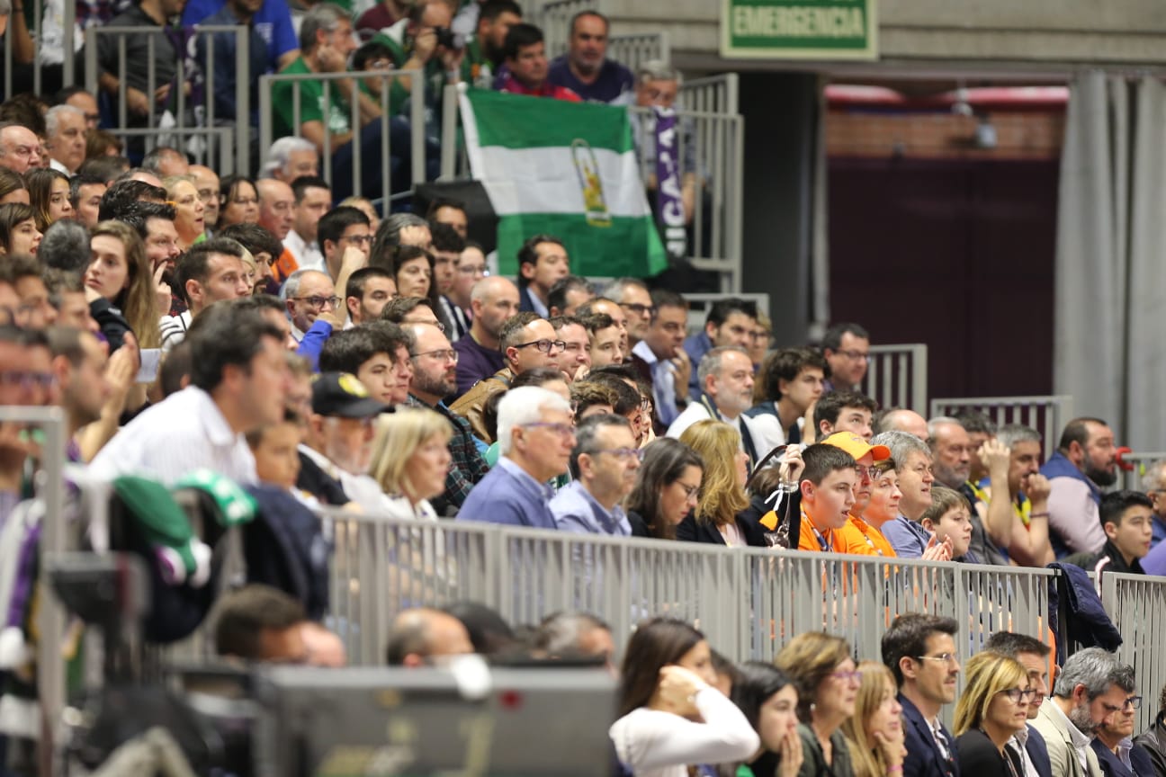 Llenazo en el Carpena para ver el Real Madrid-Valencia y el Unicaja-Andorra