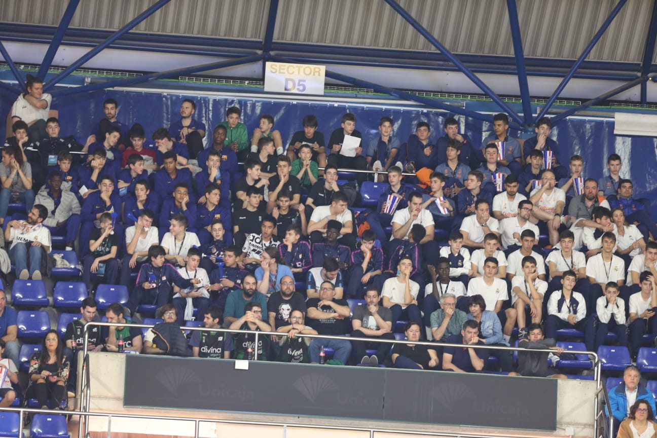 Llenazo en el Carpena para ver el Real Madrid-Valencia y el Unicaja-Andorra