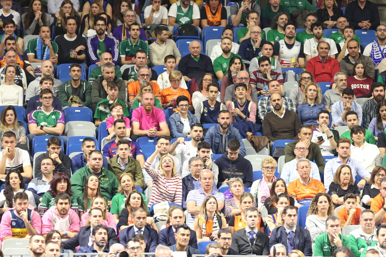 Llenazo en el Carpena para ver el Real Madrid-Valencia y el Unicaja-Andorra