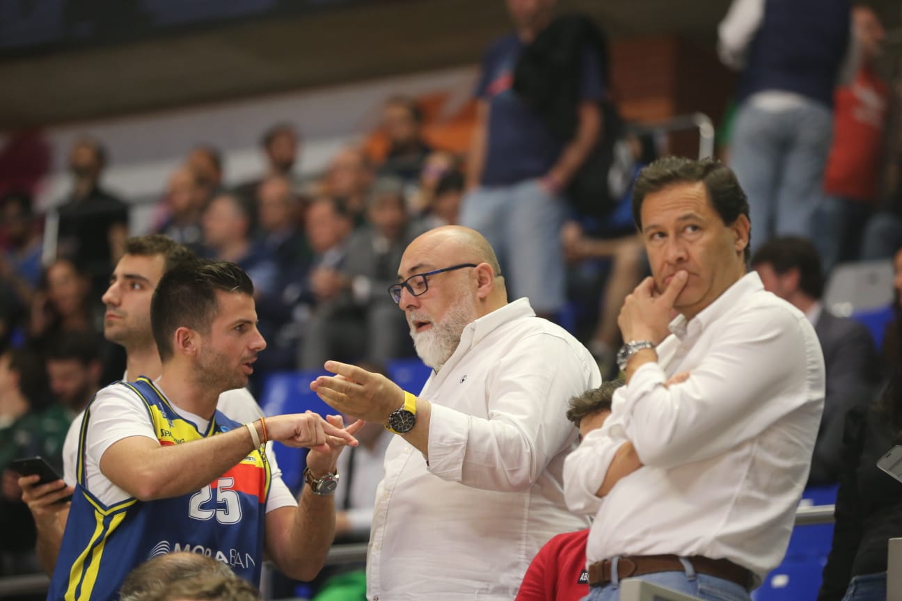 Llenazo en el Carpena para ver el Real Madrid-Valencia y el Unicaja-Andorra