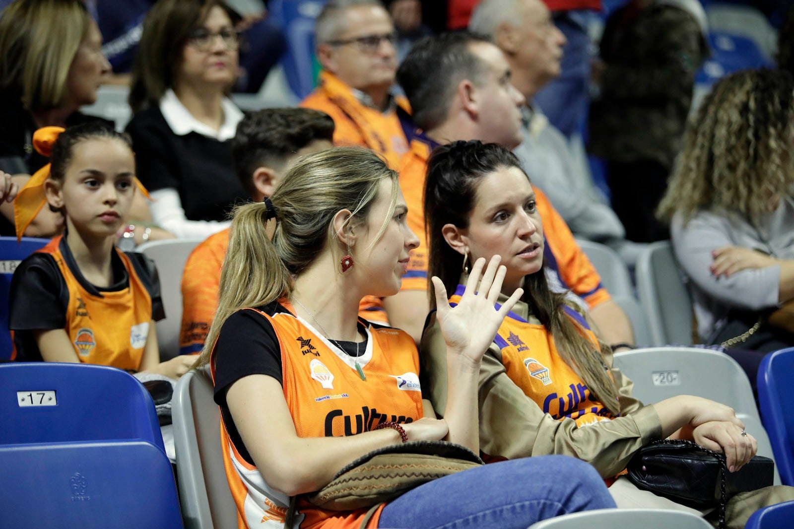 Llenazo en el Carpena para ver el Real Madrid-Valencia y el Unicaja-Andorra