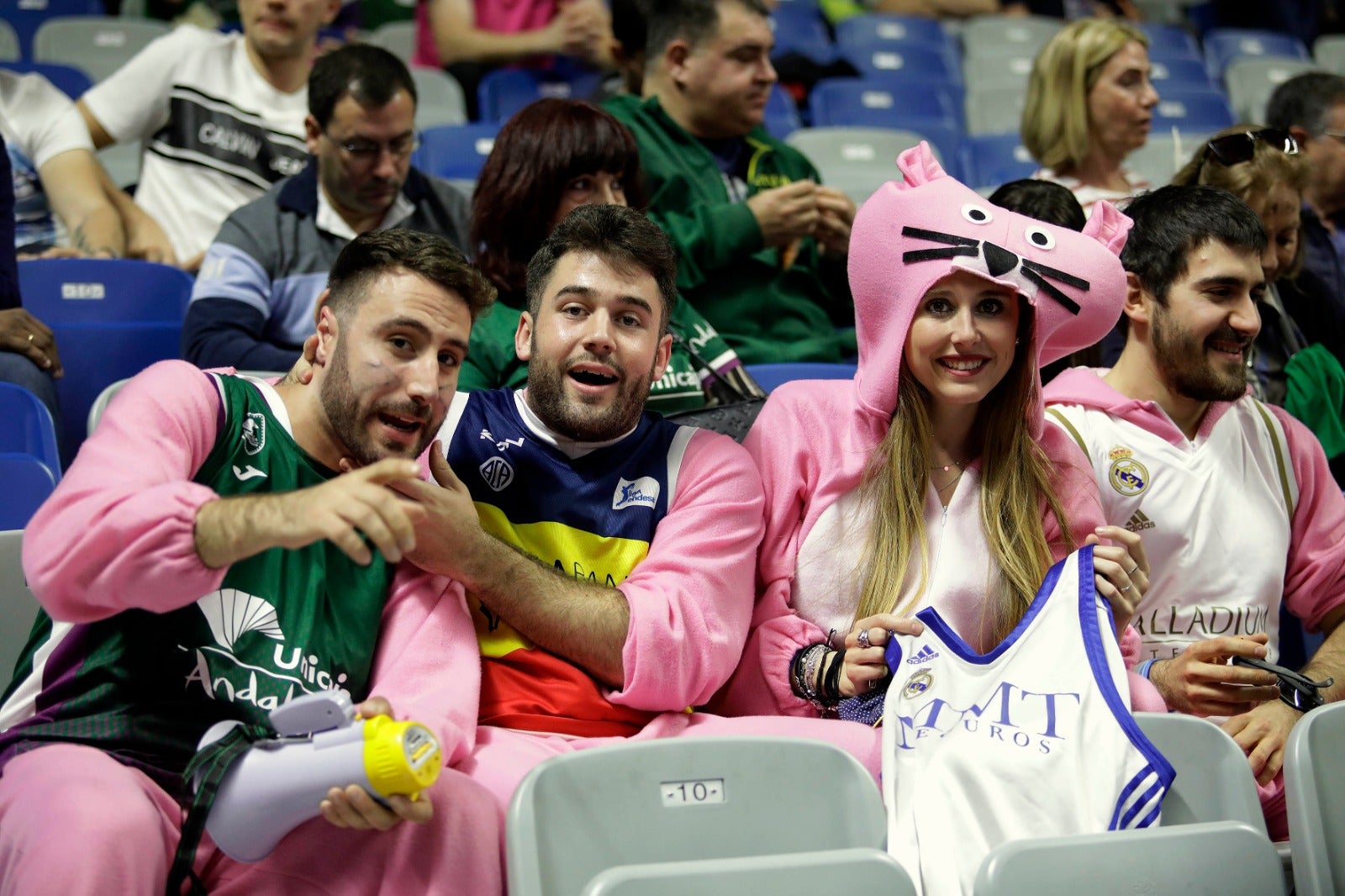 Llenazo en el Carpena para ver el Real Madrid-Valencia y el Unicaja-Andorra