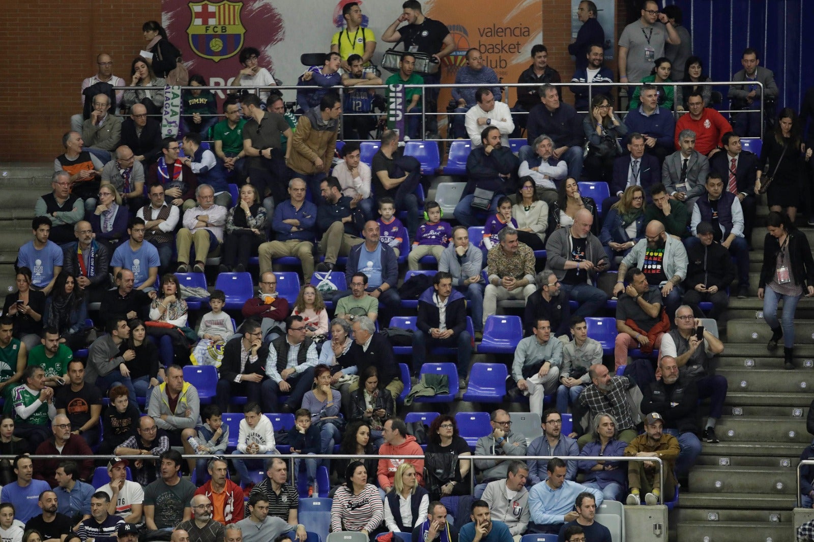 Llenazo en el Carpena para ver el Real Madrid-Valencia y el Unicaja-Andorra