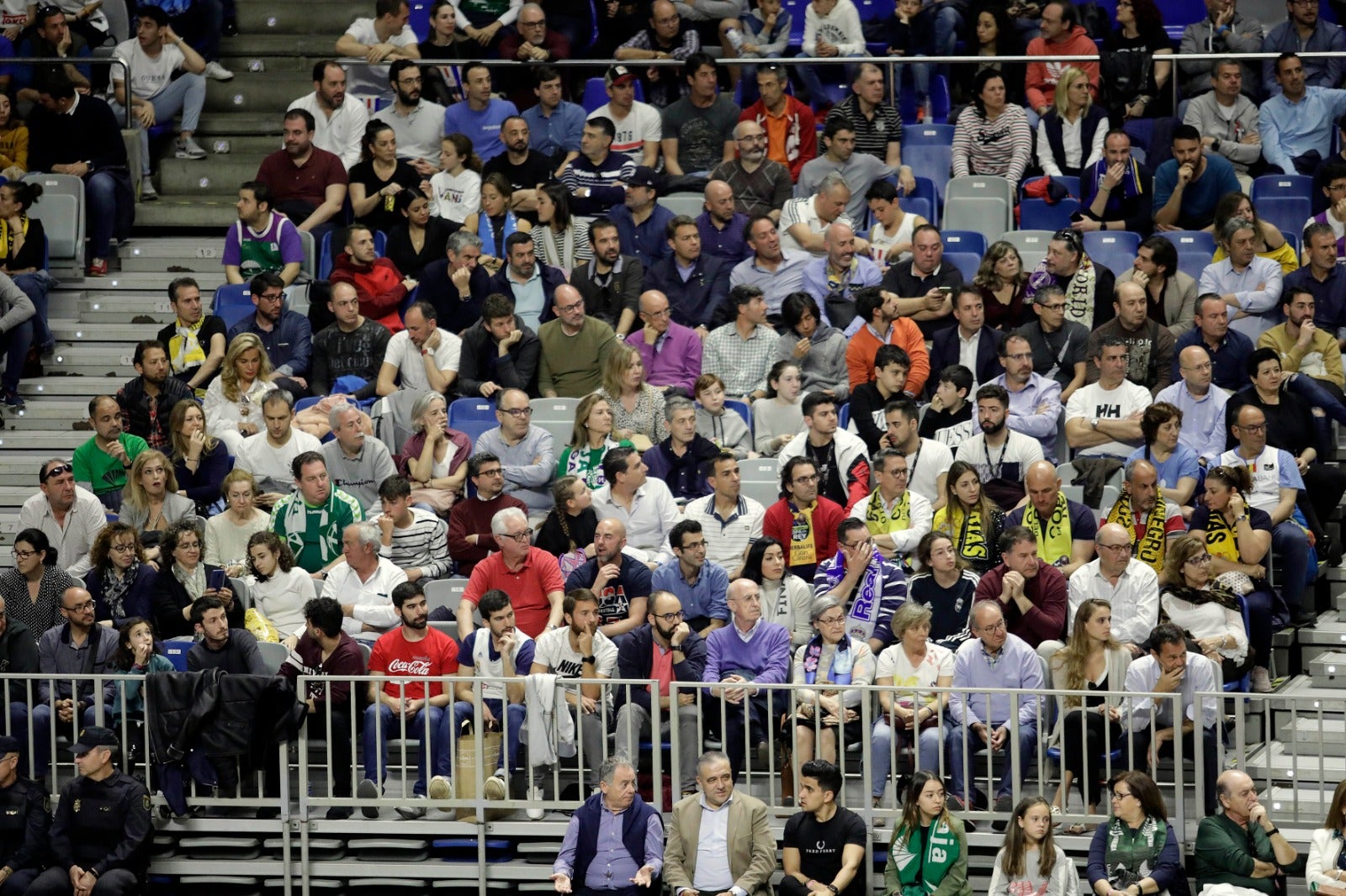 Llenazo en el Carpena para ver el Real Madrid-Valencia y el Unicaja-Andorra
