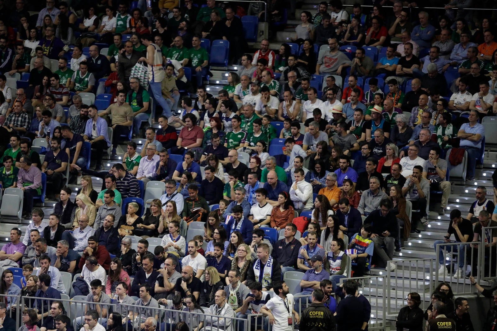 Llenazo en el Carpena para ver el Real Madrid-Valencia y el Unicaja-Andorra