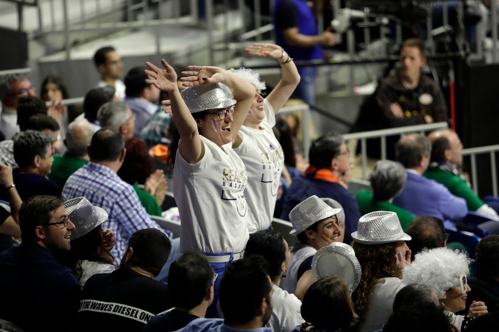 Llenazo en el Carpena para ver el Real Madrid-Valencia y el Unicaja-Andorra