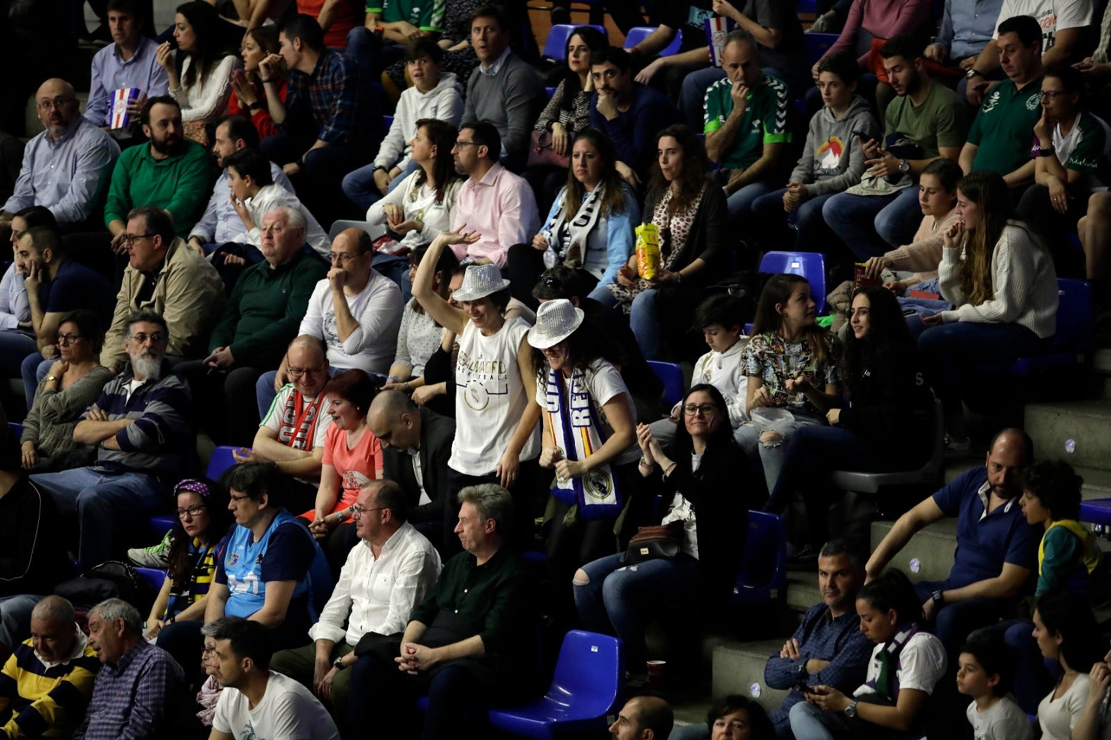 Llenazo en el Carpena para ver el Real Madrid-Valencia y el Unicaja-Andorra