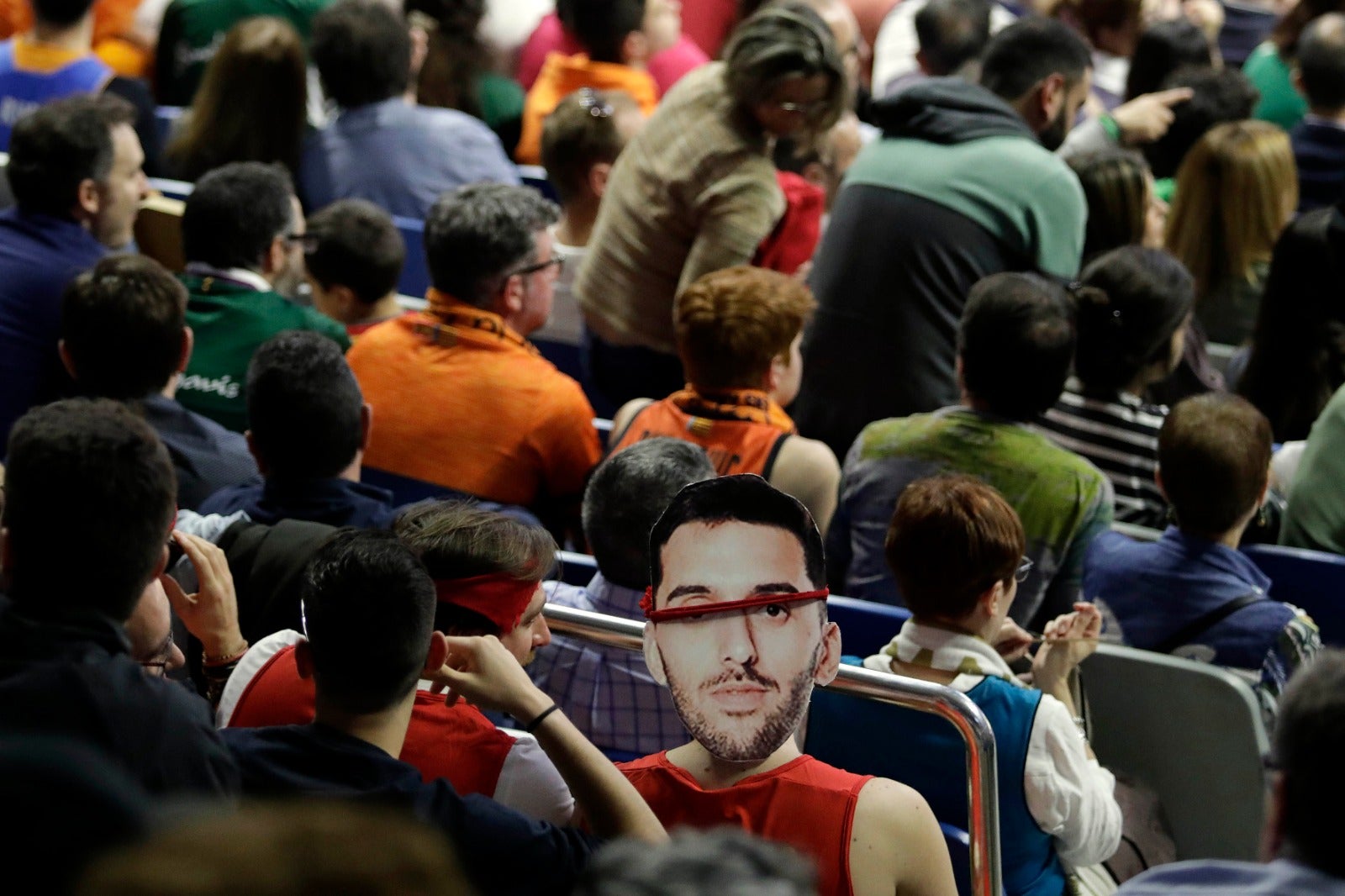 Llenazo en el Carpena para ver el Real Madrid-Valencia y el Unicaja-Andorra