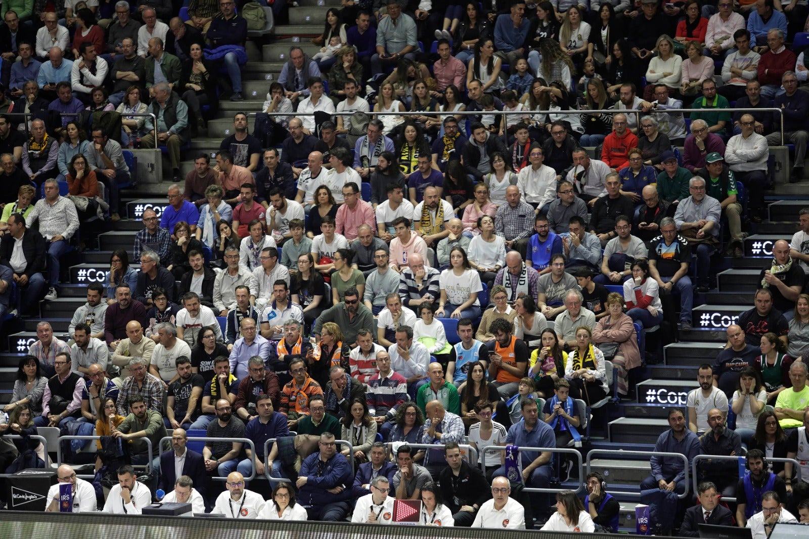Llenazo en el Carpena para ver el Real Madrid-Valencia y el Unicaja-Andorra