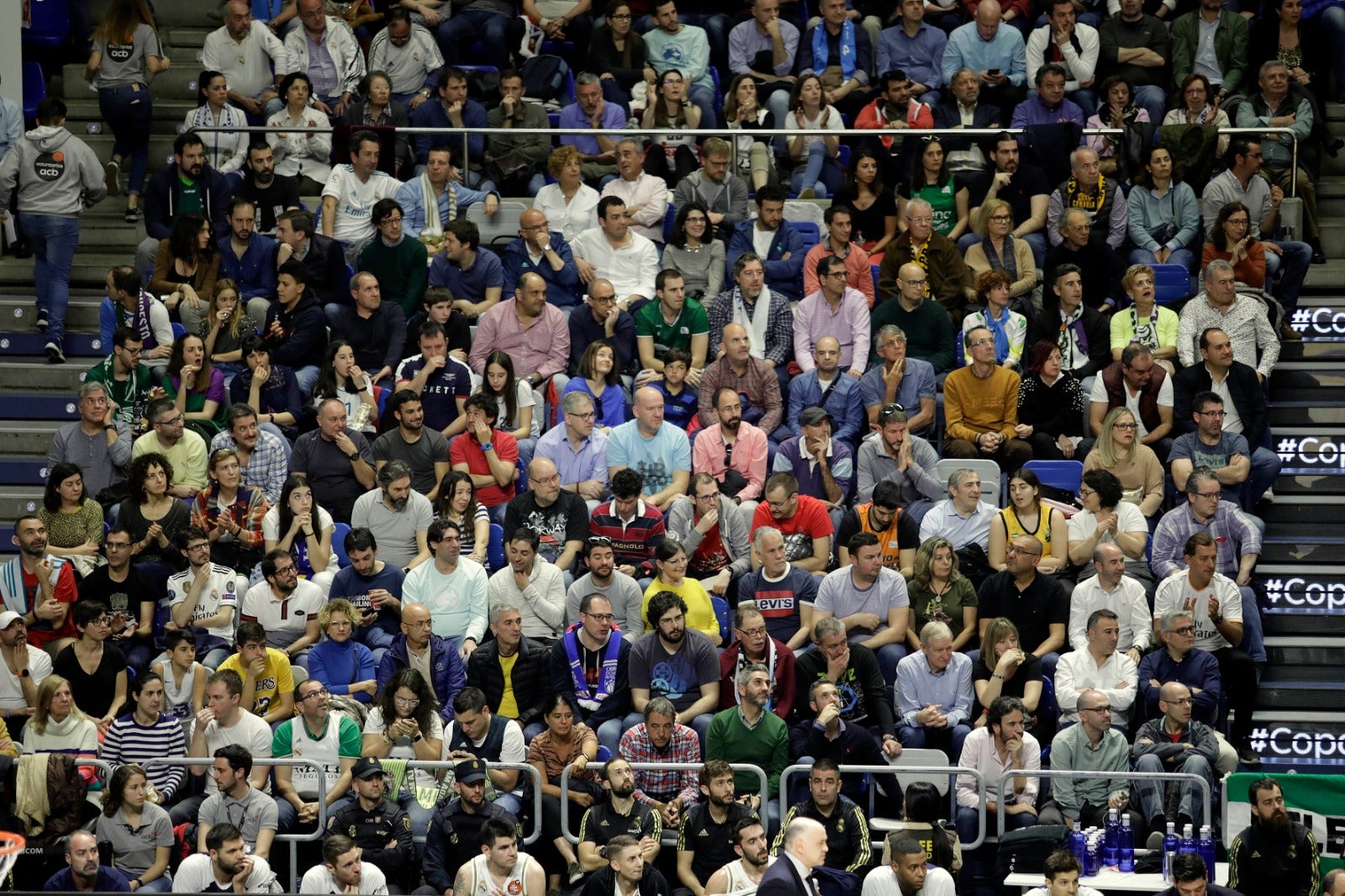 Llenazo en el Carpena para ver el Real Madrid-Valencia y el Unicaja-Andorra