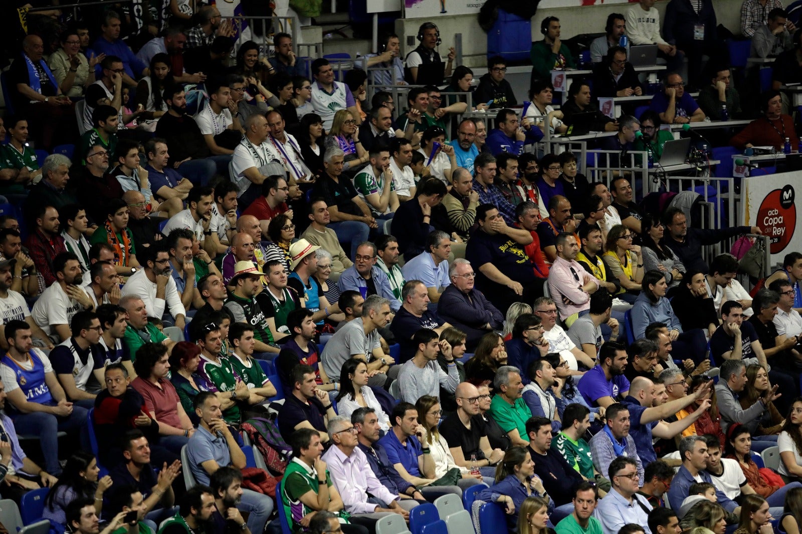 Llenazo en el Carpena para ver el Real Madrid-Valencia y el Unicaja-Andorra