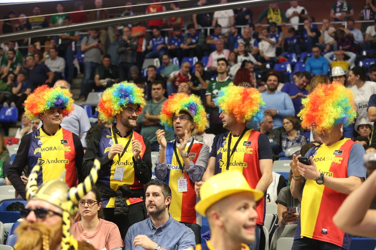 Llenazo en el Carpena para ver el Real Madrid-Valencia y el Unicaja-Andorra